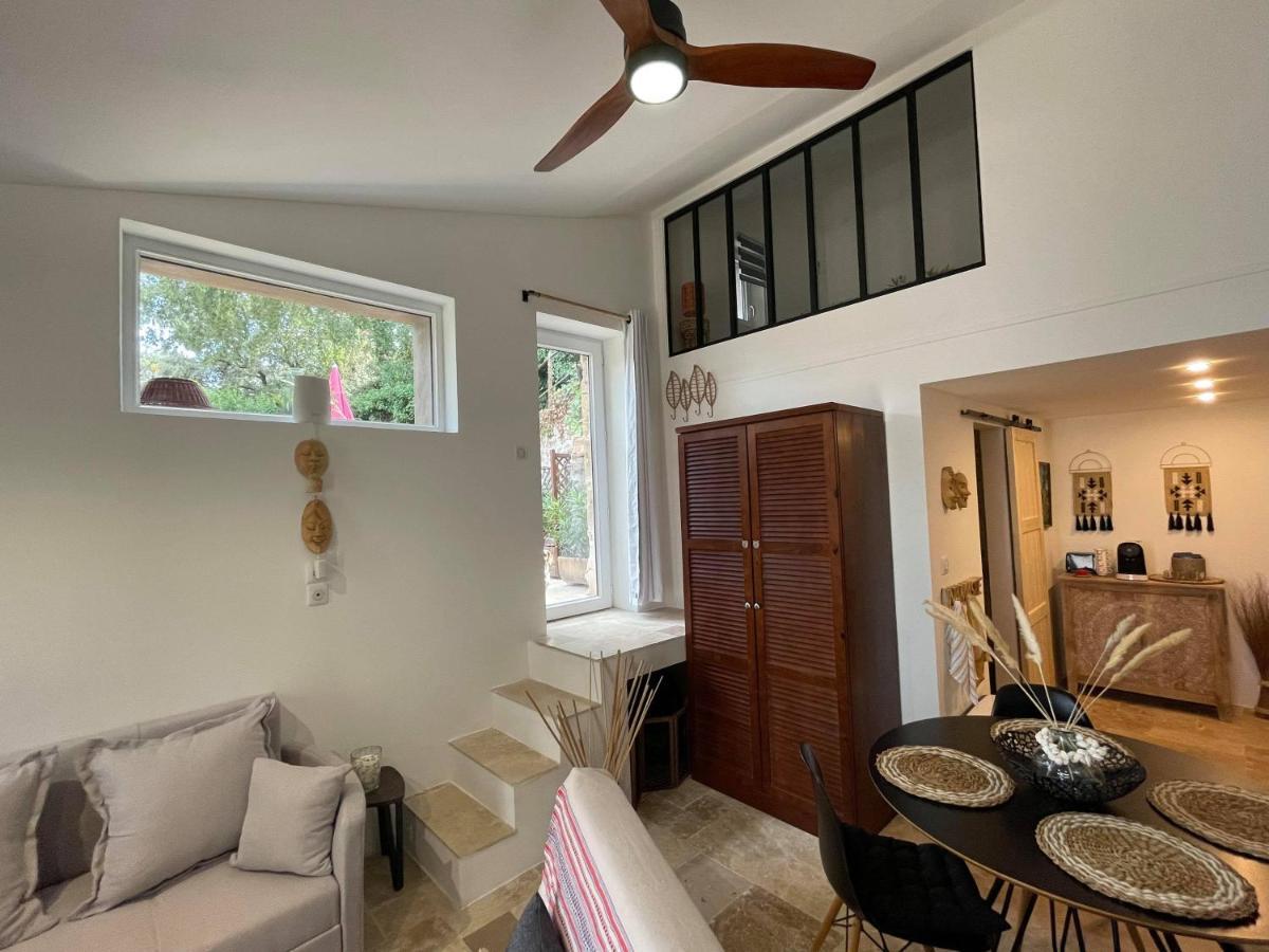 Villa Jolie annexe du mas dans le cœur de la garrigue nîmoise à Nîmes Extérieur photo