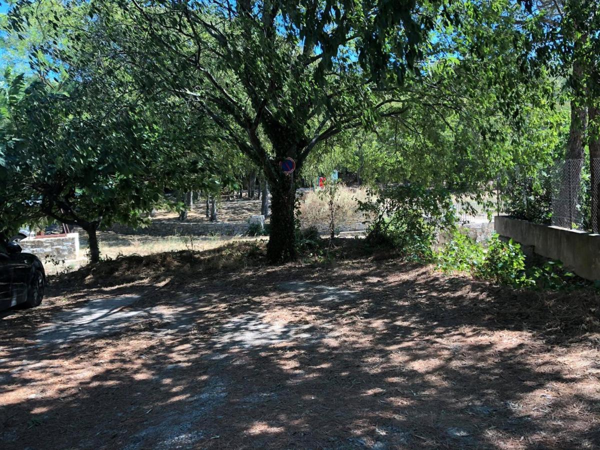 Villa Jolie annexe du mas dans le cœur de la garrigue nîmoise à Nîmes Extérieur photo