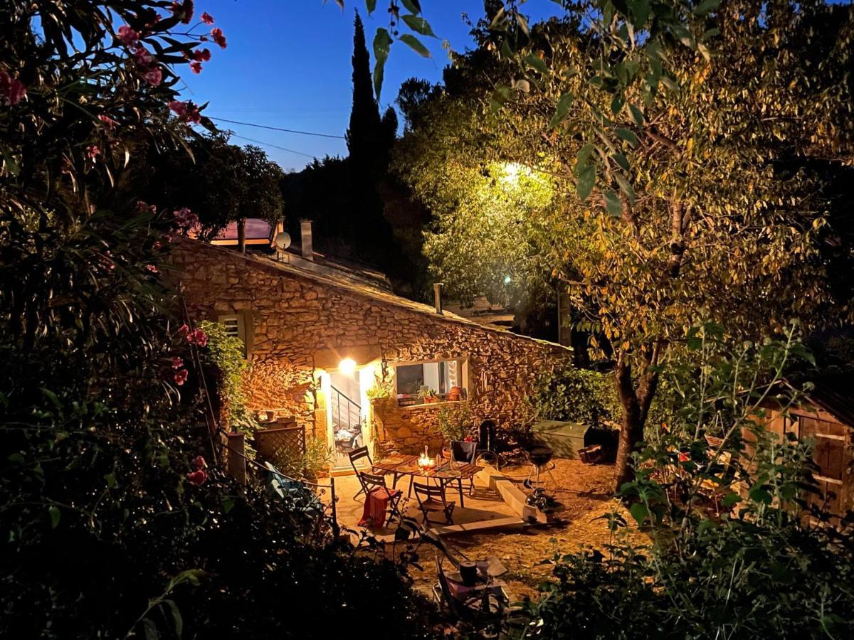 Villa Jolie annexe du mas dans le cœur de la garrigue nîmoise à Nîmes Extérieur photo