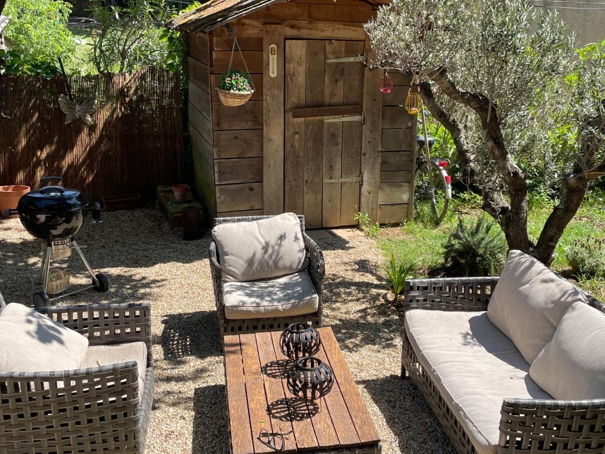 Villa Jolie annexe du mas dans le cœur de la garrigue nîmoise à Nîmes Extérieur photo