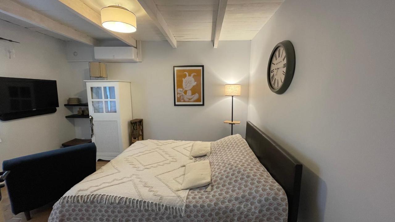 Villa Jolie annexe du mas dans le cœur de la garrigue nîmoise à Nîmes Extérieur photo