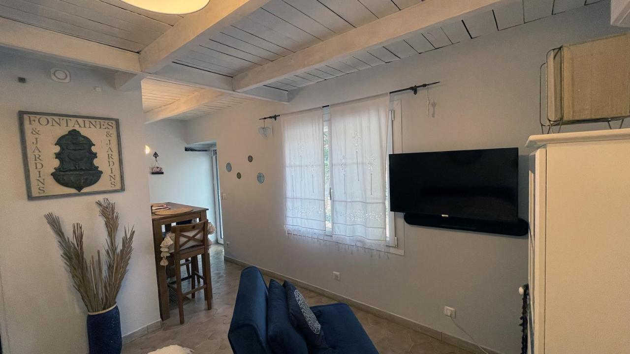 Villa Jolie annexe du mas dans le cœur de la garrigue nîmoise à Nîmes Extérieur photo