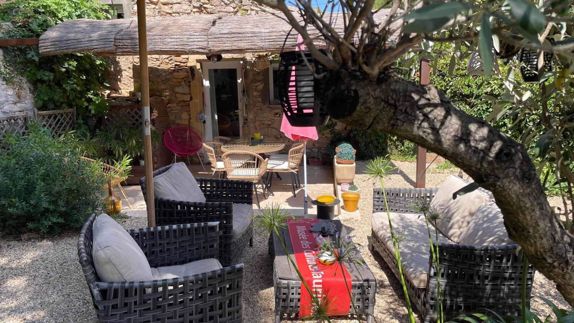 Villa Jolie annexe du mas dans le cœur de la garrigue nîmoise à Nîmes Extérieur photo