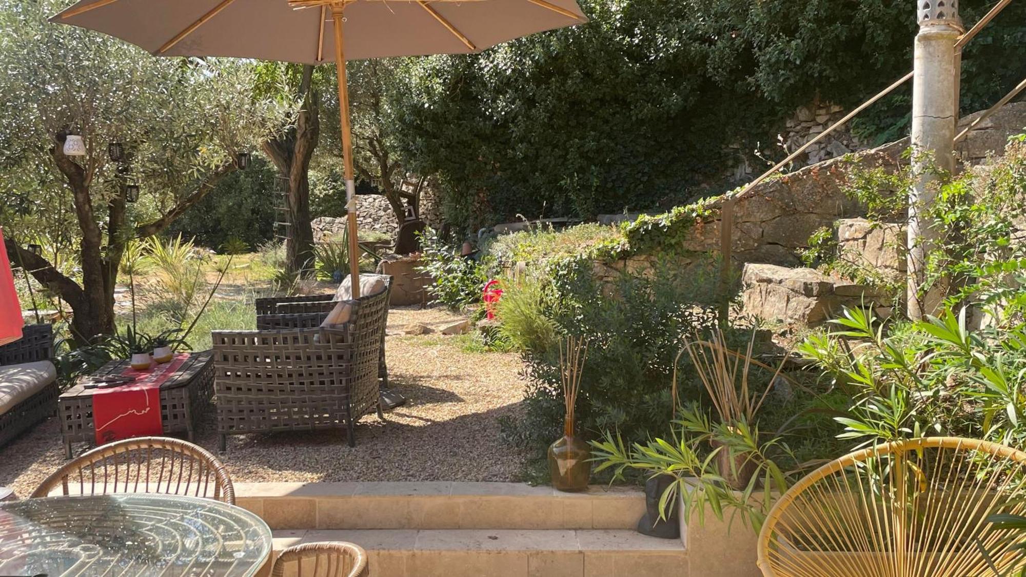 Villa Jolie annexe du mas dans le cœur de la garrigue nîmoise à Nîmes Extérieur photo