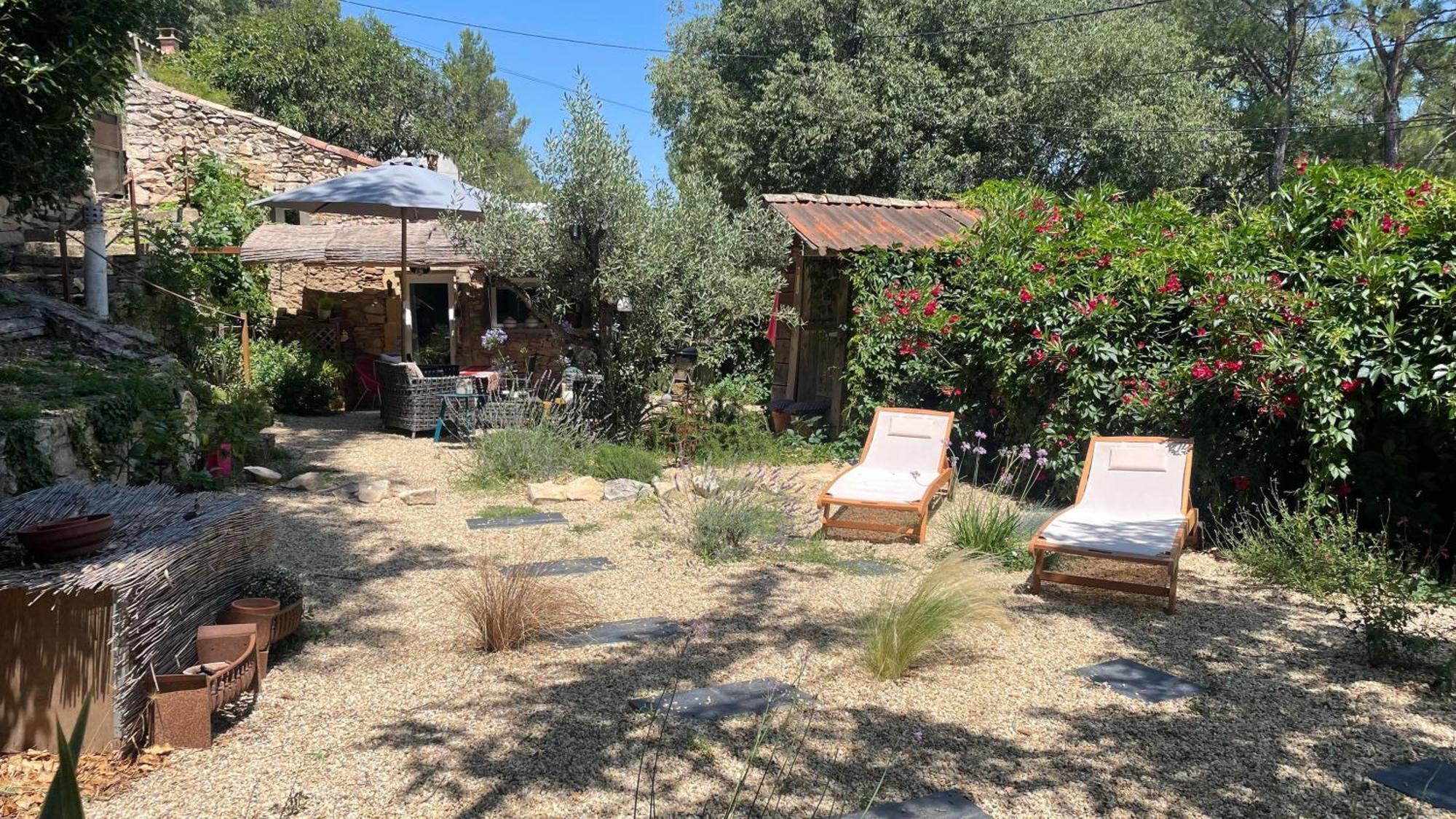 Villa Jolie annexe du mas dans le cœur de la garrigue nîmoise à Nîmes Extérieur photo