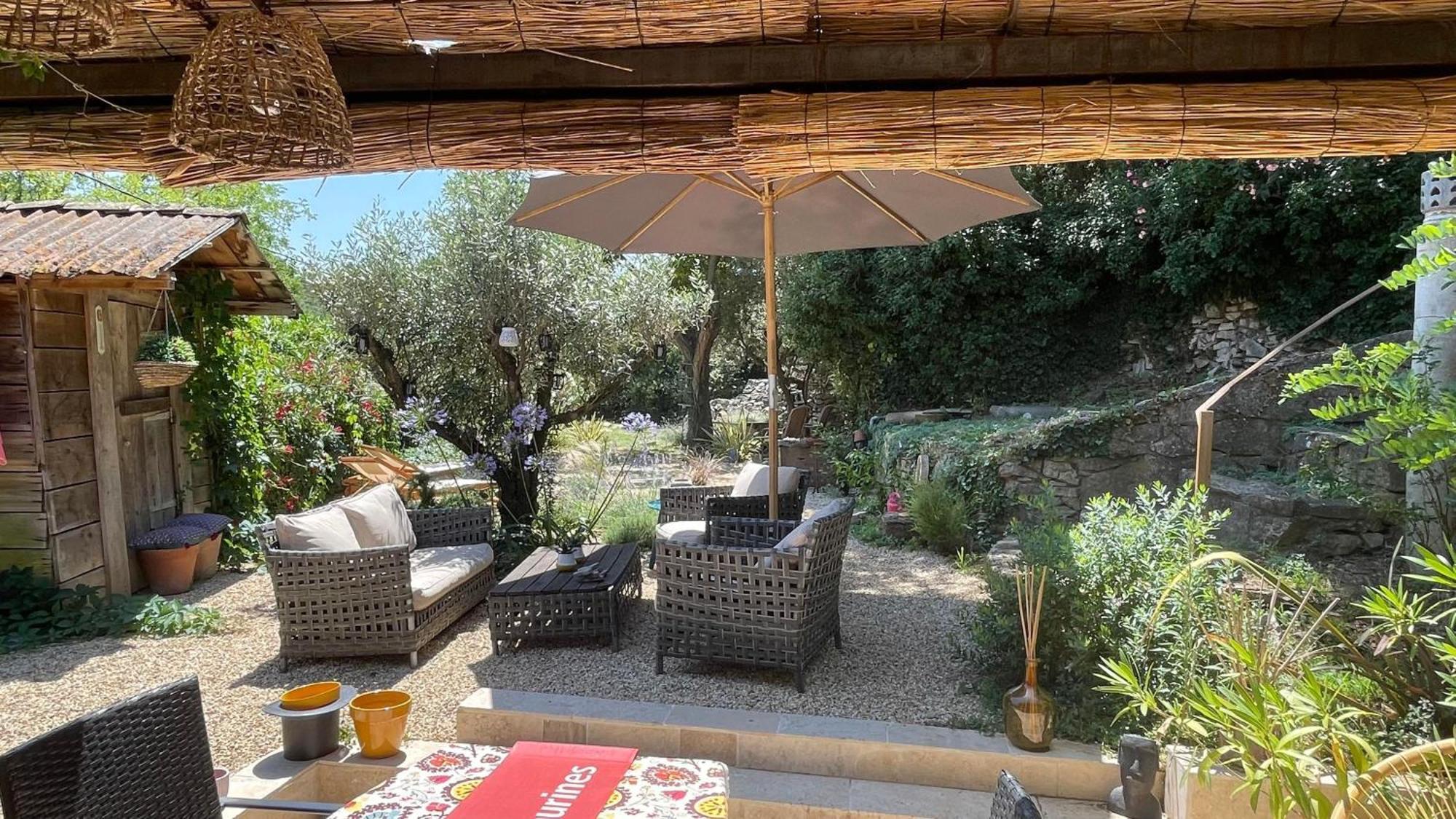 Villa Jolie annexe du mas dans le cœur de la garrigue nîmoise à Nîmes Extérieur photo