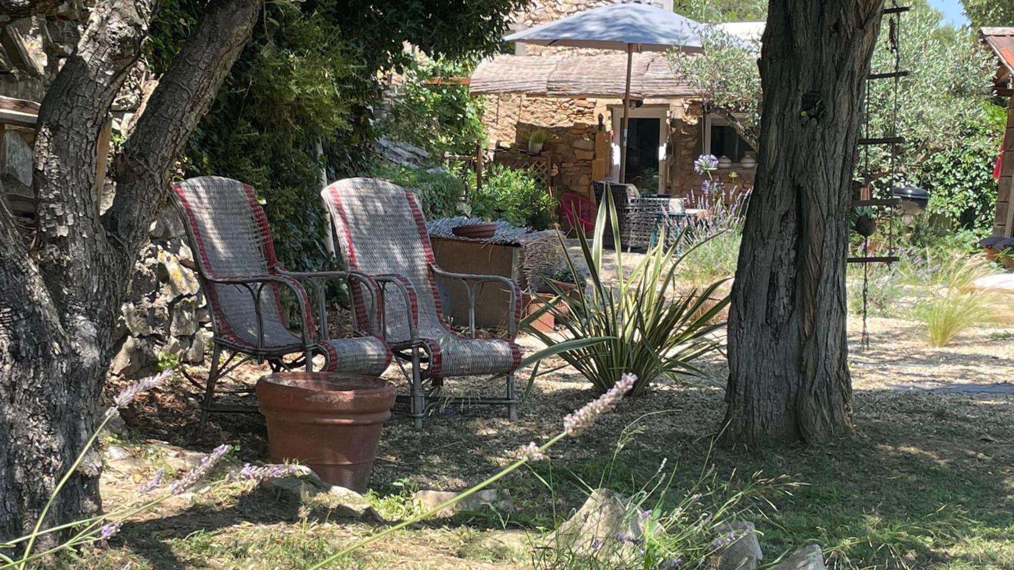 Villa Jolie annexe du mas dans le cœur de la garrigue nîmoise à Nîmes Extérieur photo