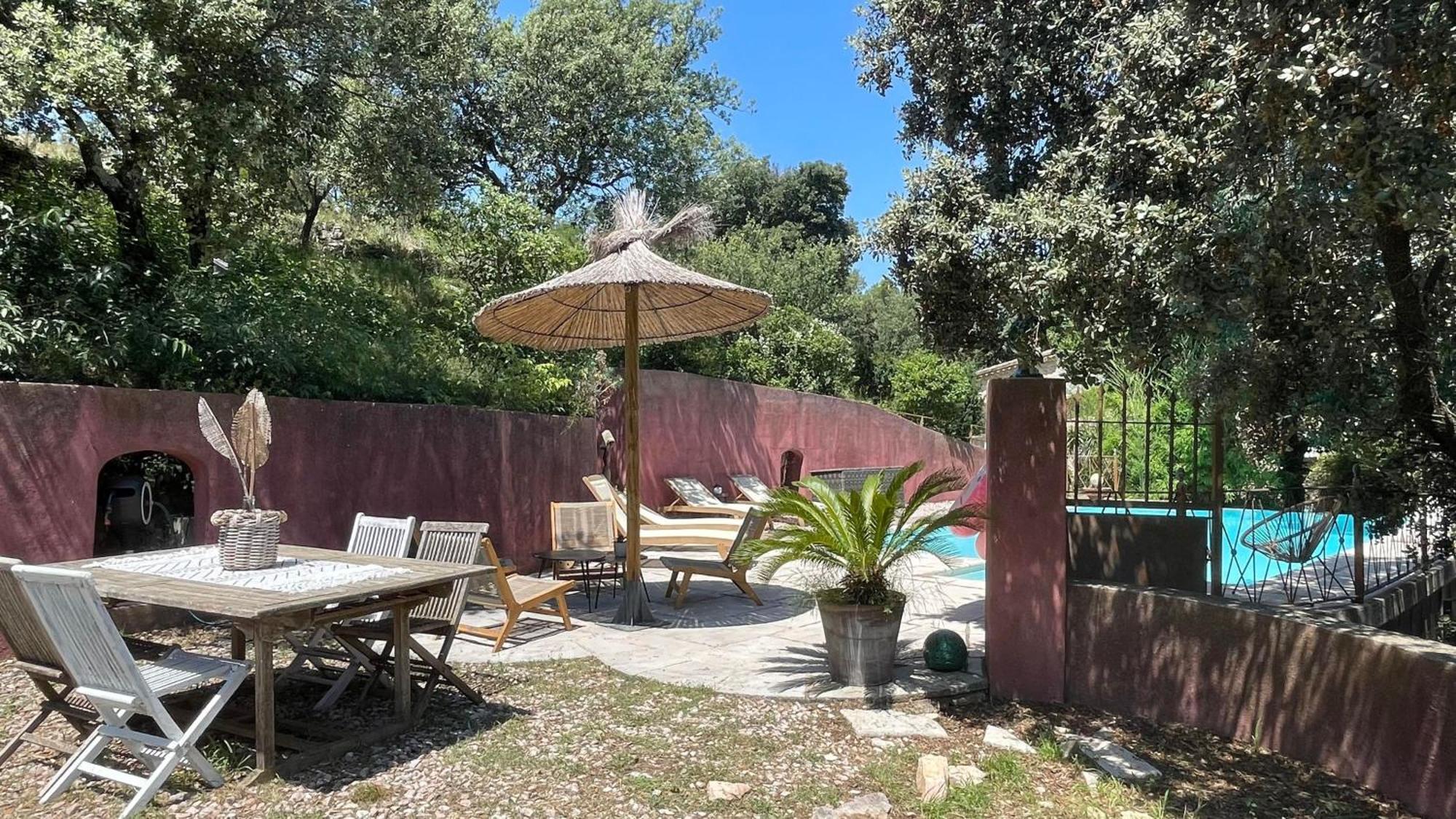 Villa Jolie annexe du mas dans le cœur de la garrigue nîmoise à Nîmes Extérieur photo
